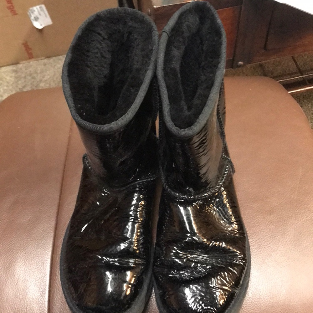 UGG Classic Short Patent leather Boots Size 7